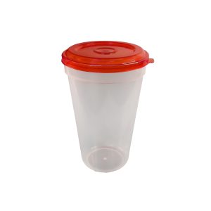 Taza de plástico con tapa roja para almacenamiento y bebidas.