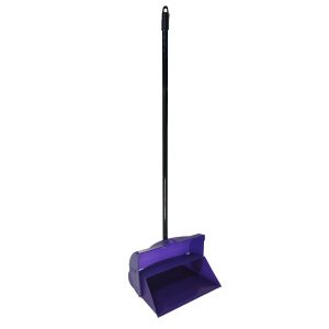 Varilla de limpieza con recogedor color morado para limpieza y mantenimiento del hogar.