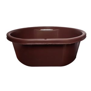 Contenedor de plástico para plantas en color marrón, ideal para jardinería y decoración exterior.