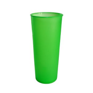 Vaso de plástico verde para bebidas y eventos, ideal para uso en exteriores e interior.