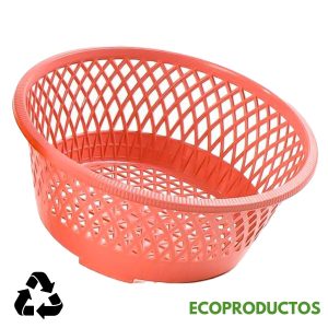 Cesta de plástico perforada para almacenamiento o transporte ecológico.