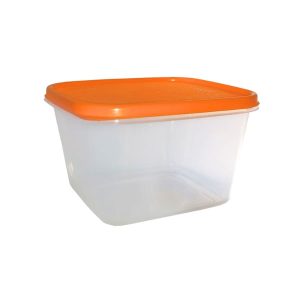 Contenedor de almacenamiento de plástico con tapa naranja para cocina o uso doméstico.
